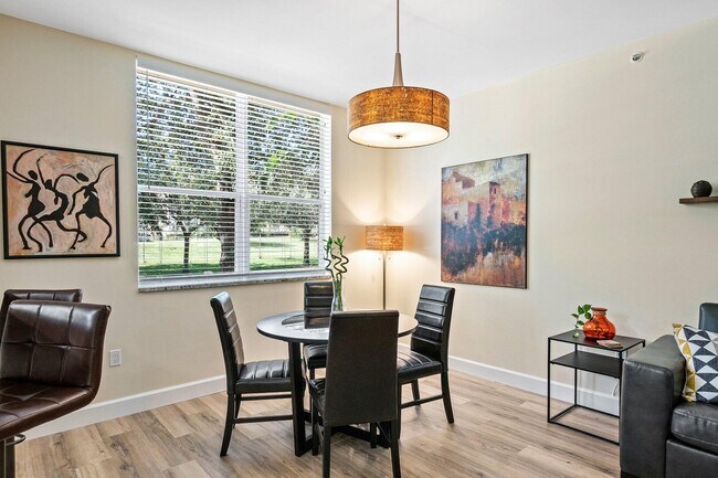 Building Photo - 630 S Sapodilla Ave
