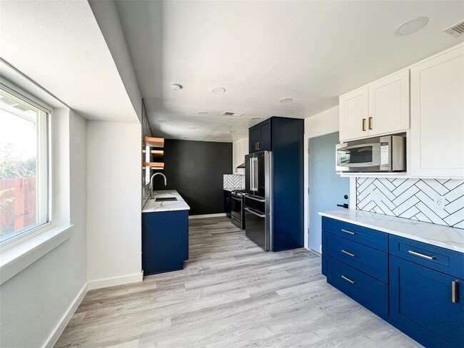 Building Photo - 6203 London Dr