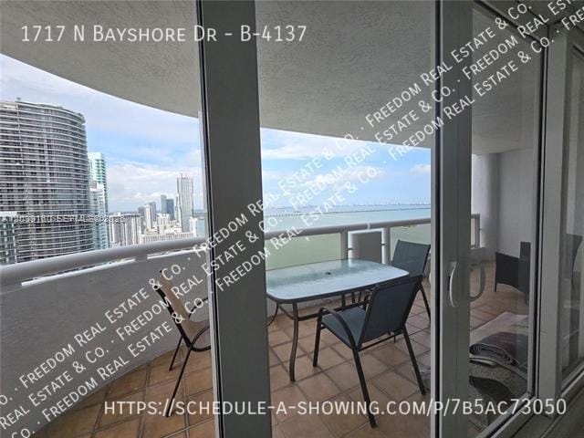 Building Photo - 1717 N Bayshore Dr