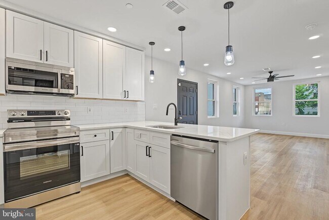 Building Photo - 1242 N 15th St