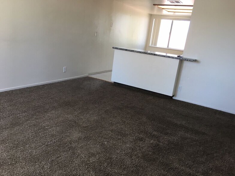 Building Photo - 345 S Sunset St