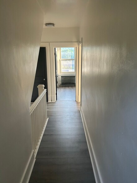 Building Photo - 702 Airbrake Ave