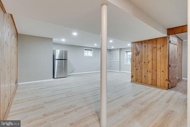 Building Photo - 869 Patrick Henry Dr