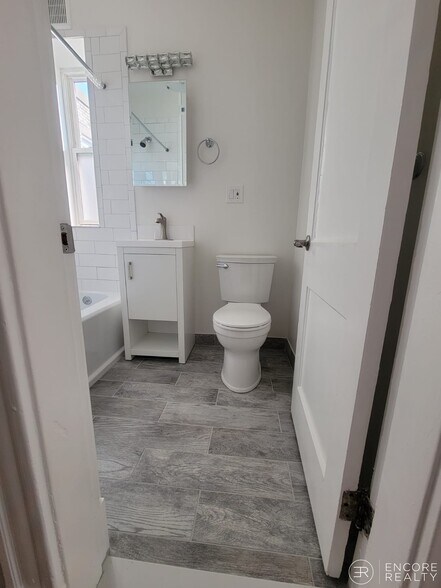 Building Photo - 110 Brainerd Rd