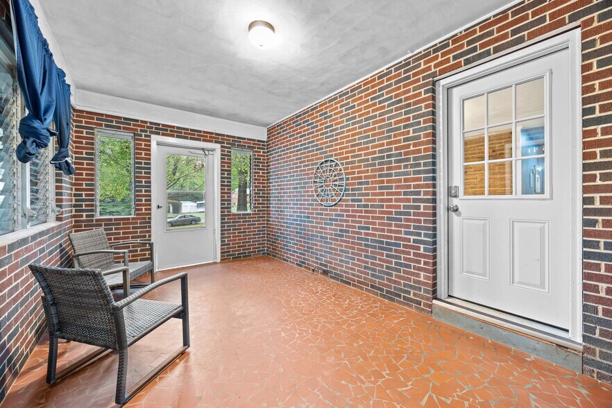 Building Photo - 5728 Nylon Dr