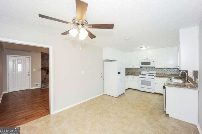 Building Photo - 6832 Cedar Dr