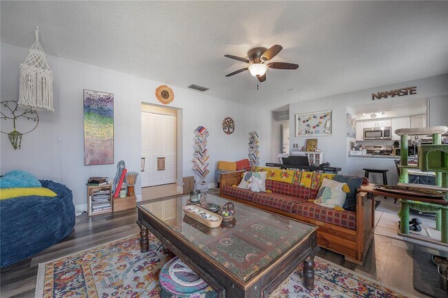 Building Photo - 8812 Bay Pointe Dr
