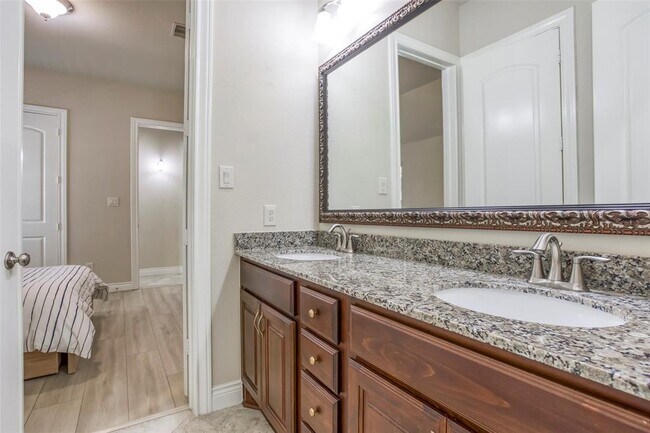 Building Photo - 29114 Davenport Dr