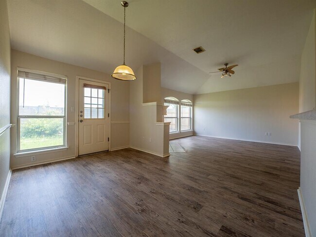 Building Photo - 1727 Rosenborough Ln S