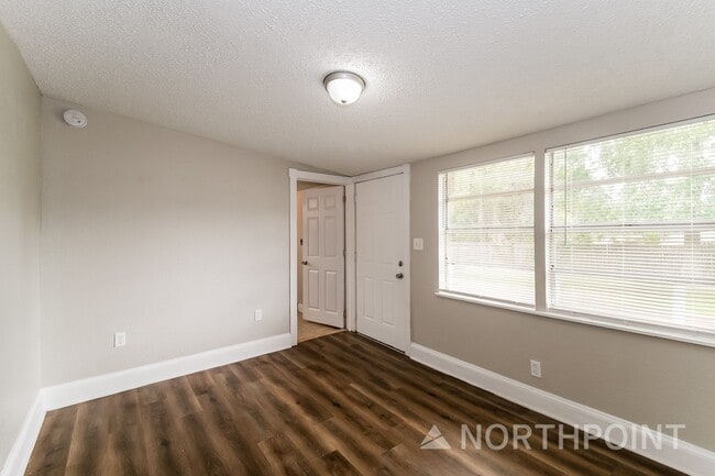 Building Photo - Irresistible Single Family Home | 3 BR/2BA | In Jacksonville