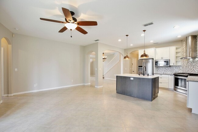 Building Photo - 15601 Bay Vista Dr