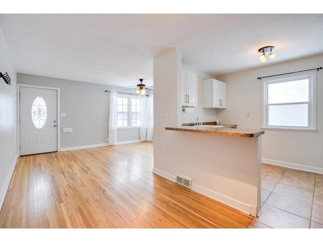 Building Photo - 3964 Xenwood Ave S