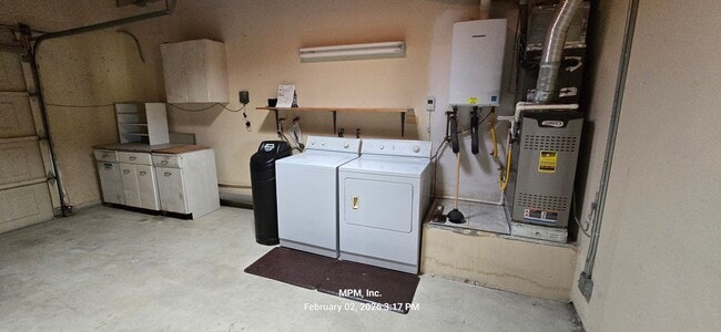 Building Photo - Lovely 2 bed 2 bath in 55 and over community