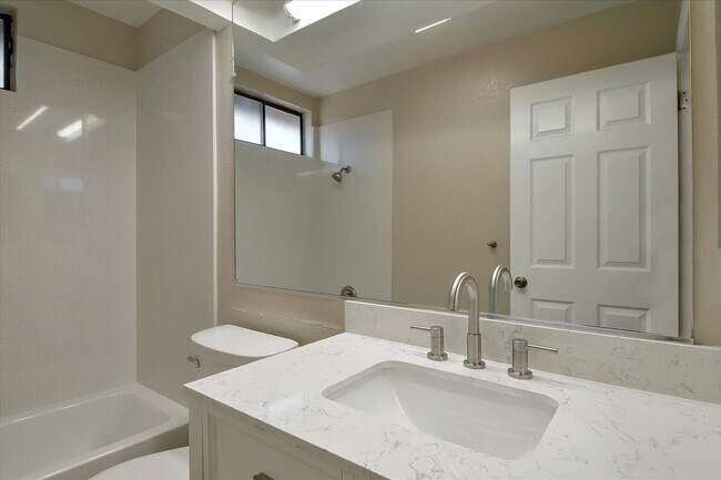 Building Photo - 970 Antelope Terrace