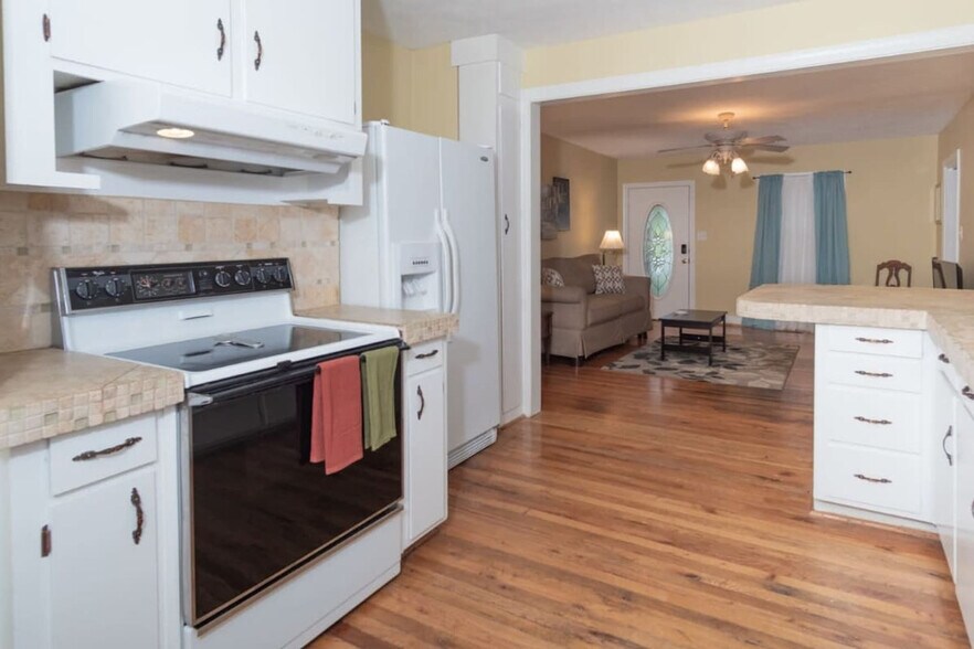 Building Photo - 4629 Rosemont Dr