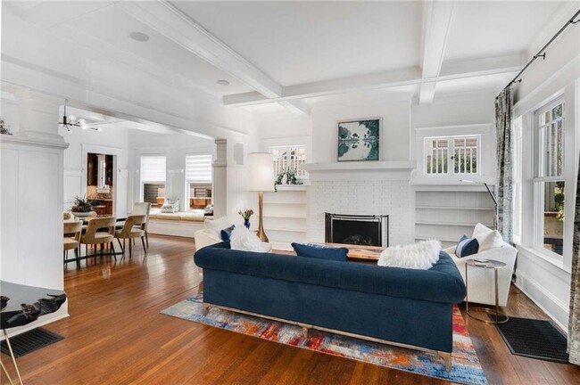 Building Photo - 349 9th St NE