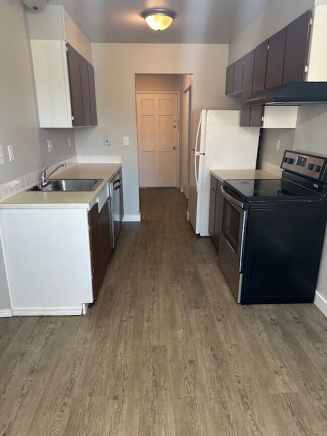 Building Photo - Amazing Two Bedroom!