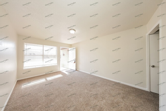 Building Photo - 333 W Michael Dr