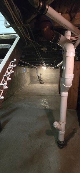 Building Photo - 161 Thayer St