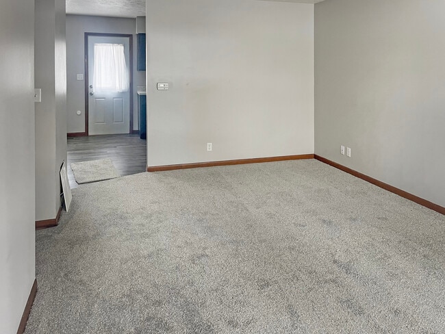 Building Photo - Redwood