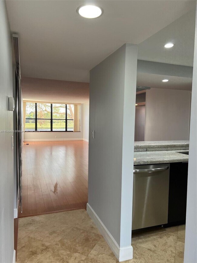 Building Photo - 2767 Carambola Cir S