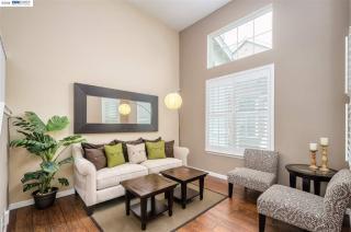 Bright airy Living Room with vaulted ceilings and wood floors. - 2676 3rd Street