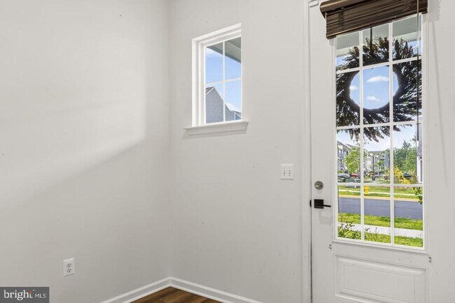Building Photo - 18270 Moss Gdn Rd