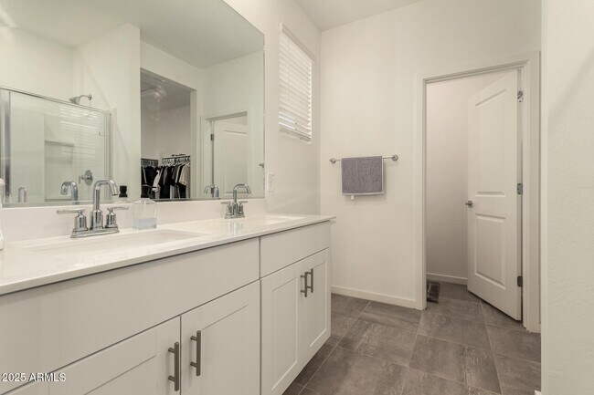 Building Photo - 3022 Hayden Rose Ave