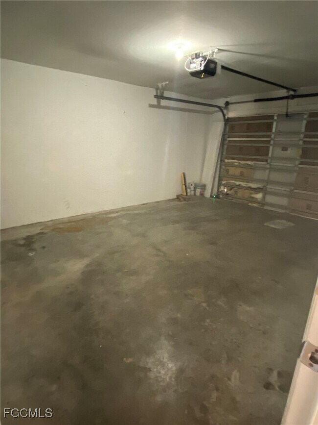 Building Photo - 1029 SE 11th St