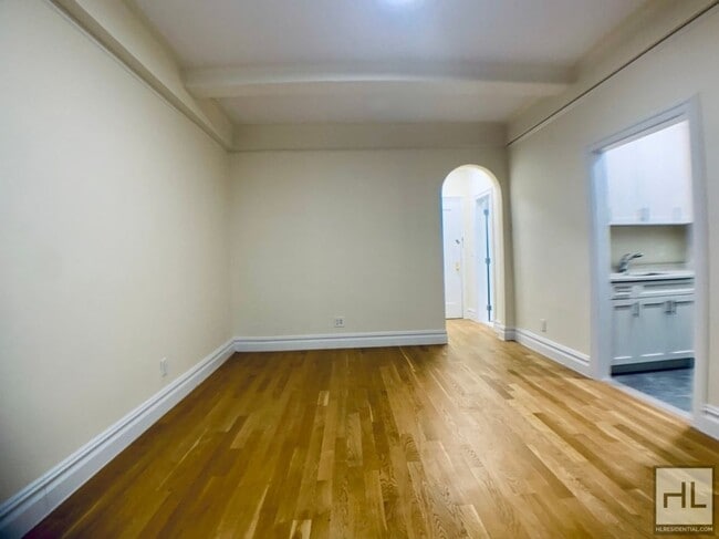 Building Photo - 166 2nd Ave