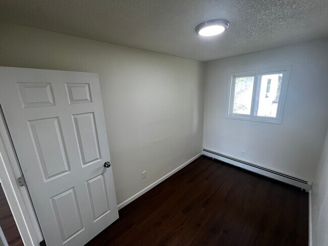 Building Photo - 2211 S Barnette St