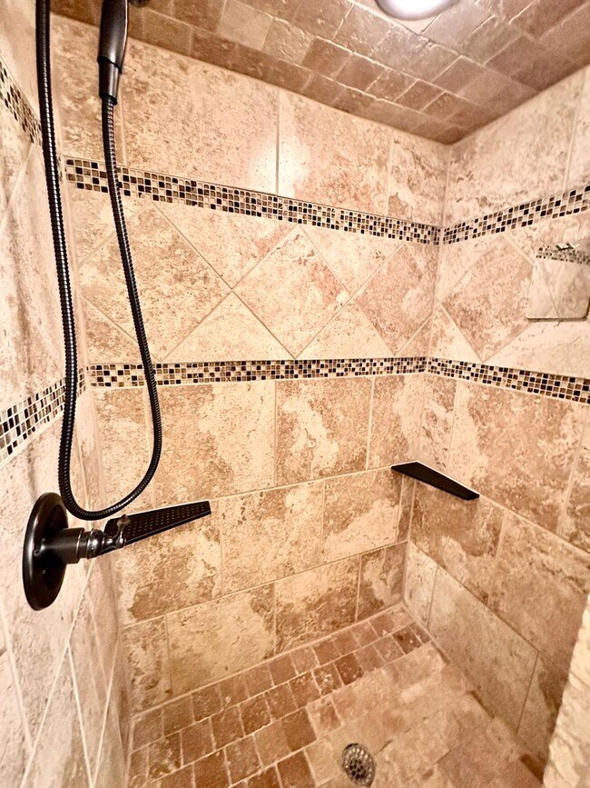 Building Photo - Spacious three bed home in Moore