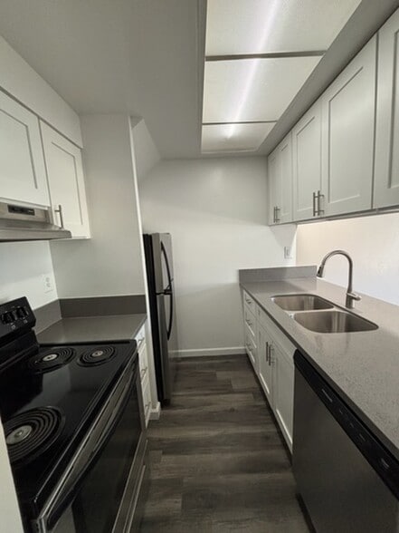 Building Photo - The Diplomat Apartments