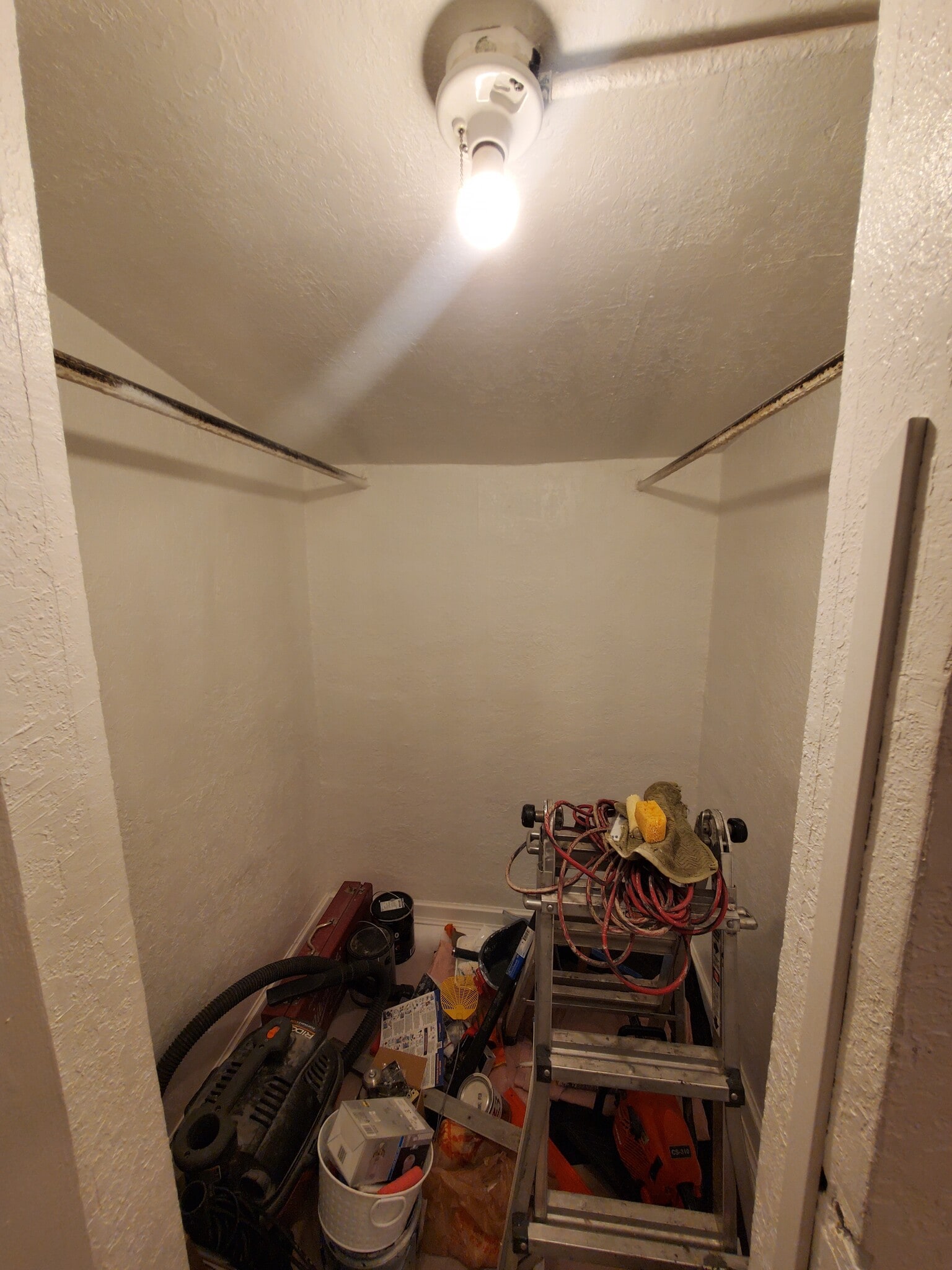 Closet - 2008 N Copia St