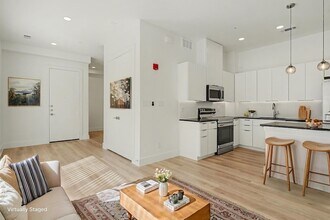 Building Photo - 2217 N Fitzhugh Ave