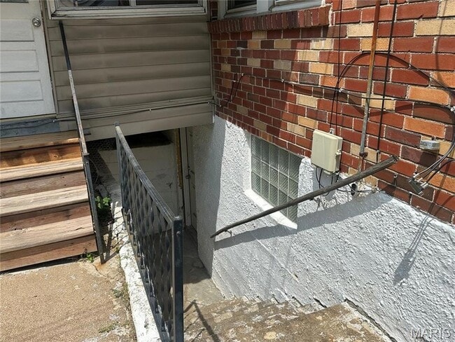 Building Photo - 6832 Raymond Ave