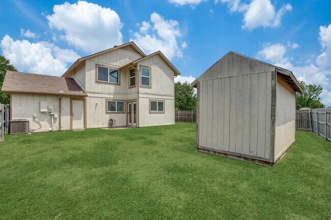 Building Photo - 1410 Thackery Dr