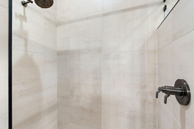 Building Photo - 116 S Carbon Rivet Ave