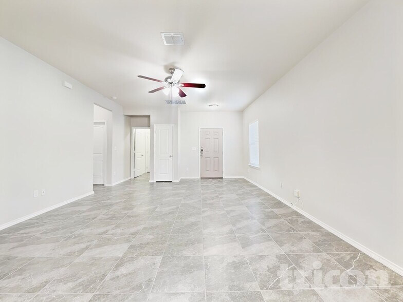 Building Photo - 125 Buttercup Bnd