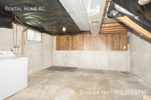 Building Photo - 1940 E Lindenwood Cir