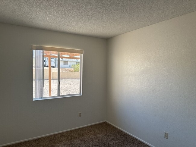 Building Photo - Unfurnished Full Time