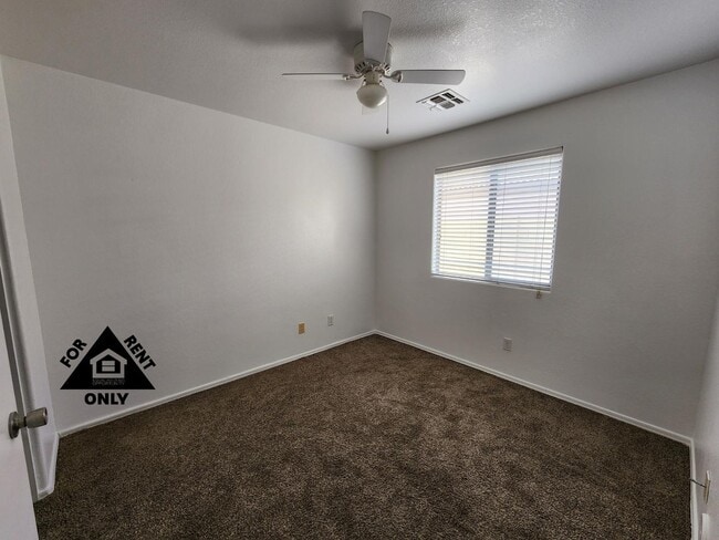 Building Photo - 15116 W Fillmore St