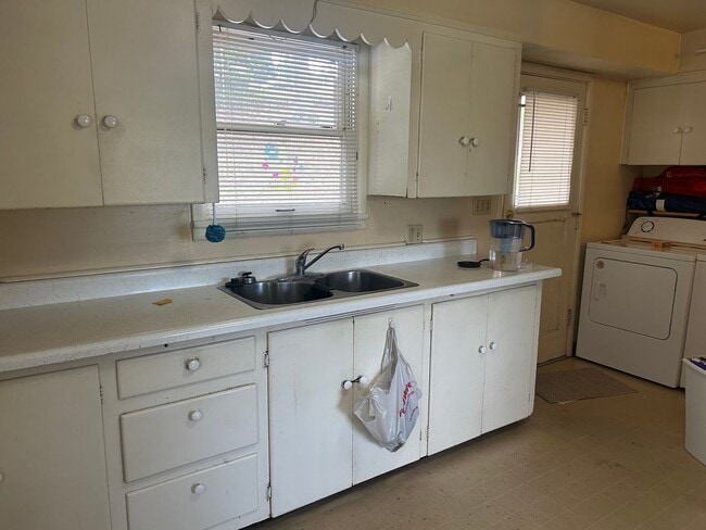 Building Photo - Charming 2BR Rambler in Puget Neighborhood...