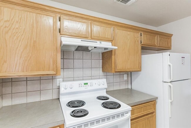 Building Photo - 319 Cedar Ridge Dr