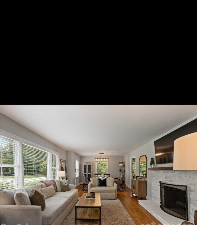 Building Photo - 4326 Castleton Rd