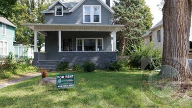 Building Photo - Stunning 5 Bedroom / 2 Bathroom Home | Han...