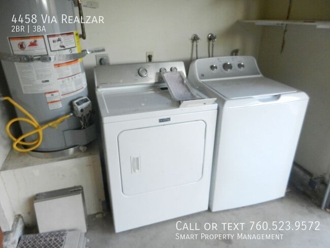 Building Photo - 4458 Via Realzar