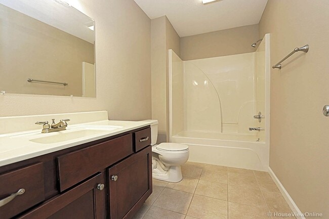Building Photo - 2850/2852 Larkspur