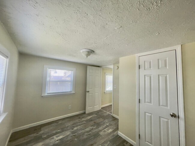 Building Photo - PET FRIENDLY - DOGS AND CATS OK.