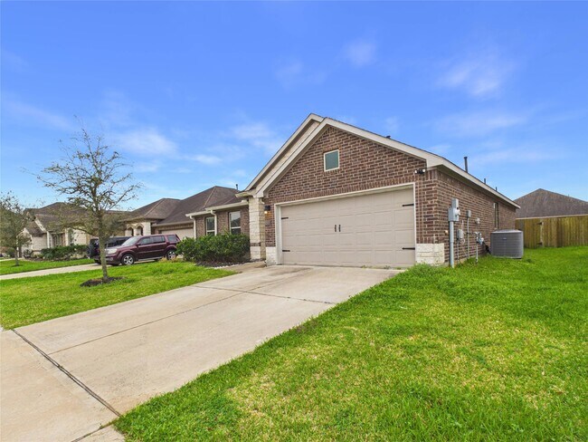 Building Photo - 721 Rim Water Dr